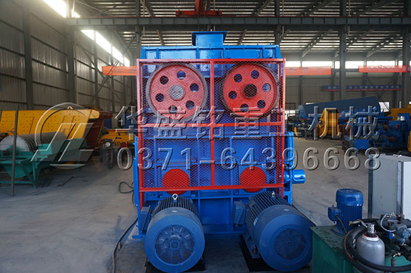 四辊破碎机